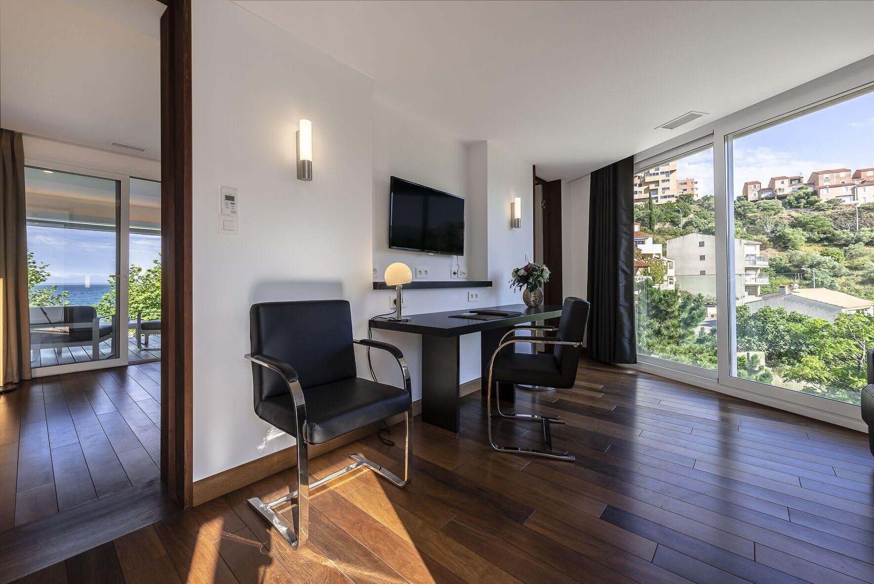 Les Elmes - Hotel, & Privee Hotel 4*