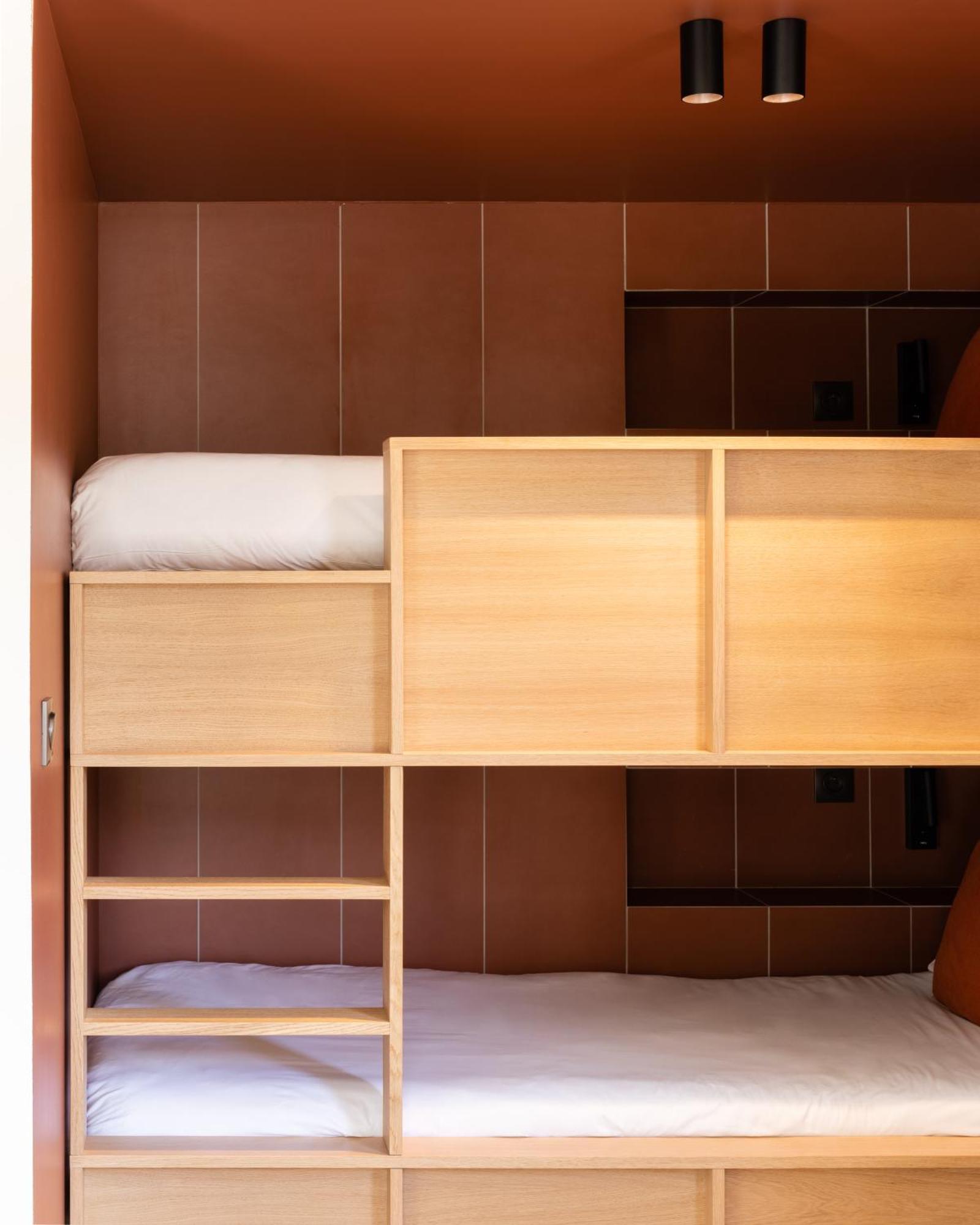 Les Elmes - Hotel, & Privee Hotel 4*