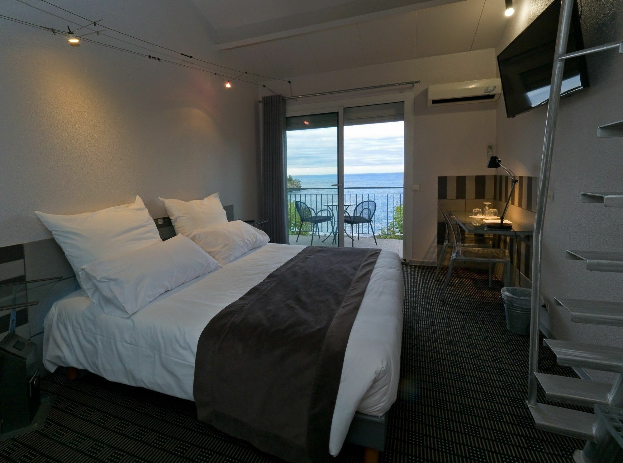 Les Elmes - Hotel, & Privee